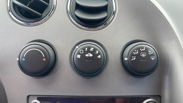 Used 2007 Pontiac Solstice Convertible RWD image 16