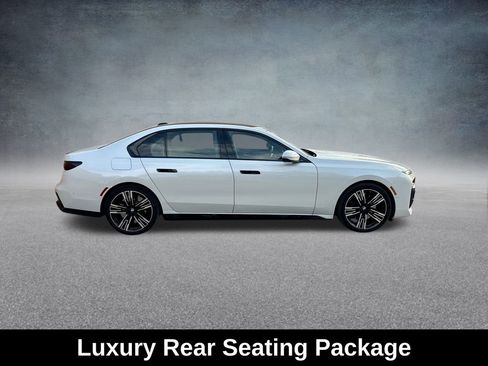 Used 2025 BMW 760i xDrive w/ Executive Package AWD/4WD image 11