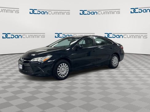 Used 2015 Toyota Camry LE image 4