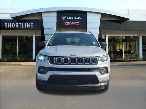 Used 2024 Jeep Compass Latitude AWD/4WD image 8
