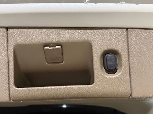 Used 2017 Chevrolet Suburban LT image 11