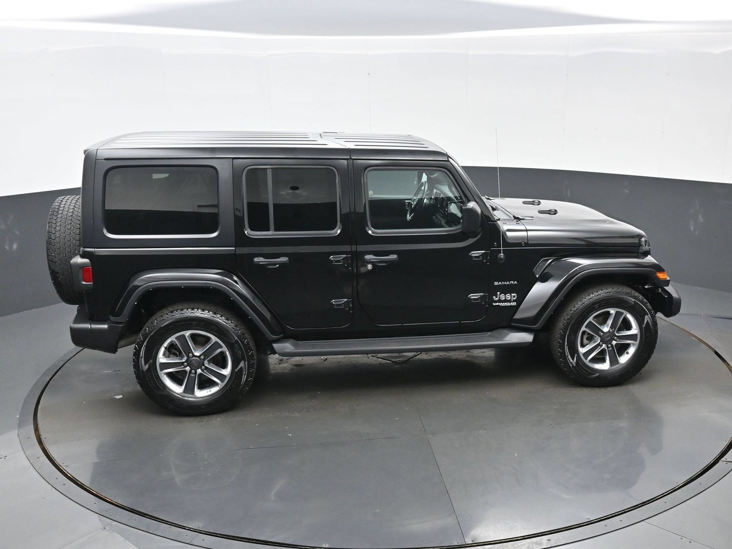 Used 2021 Jeep Wrangler Unlimited Sahara w/ Cold Weather Group AWD/4WD image 38