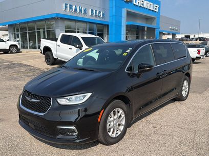 Used 2026 Chrysler Pacifica Select