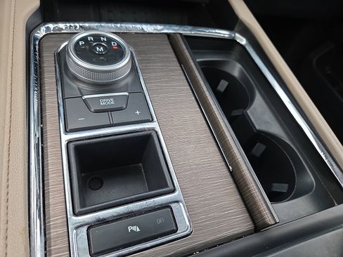 Used 2023 Ford Expedition Limited image 20