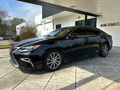 Used 2017 Lexus ES 300h w/ Navigation System Package