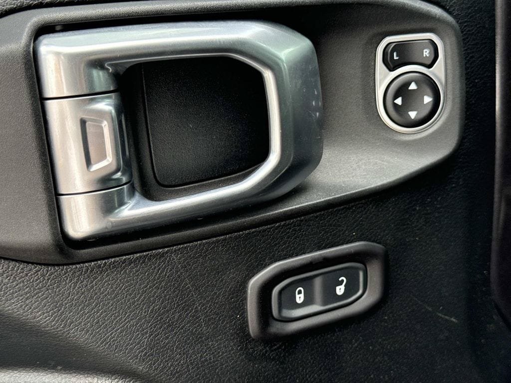 Used 2020 Jeep Wrangler Unlimited Rubicon AWD/4WD image 27