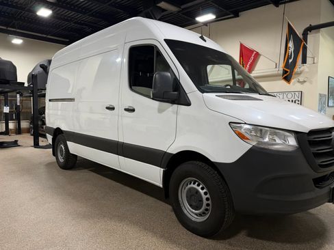 Used 2020 Mercedes-Benz Sprinter 2500 image 14
