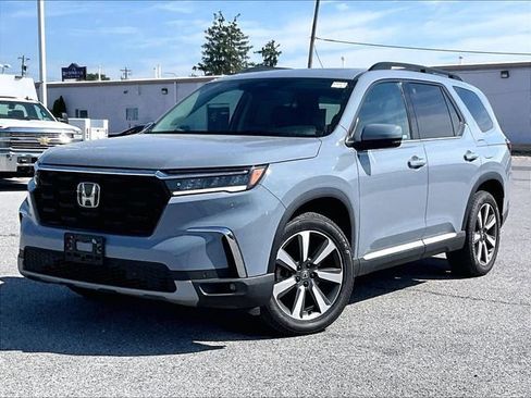 Used 2024 Honda Pilot Touring image 2