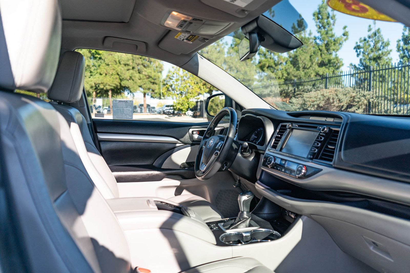 Used 2018 Toyota Highlander XLE FWD image 21