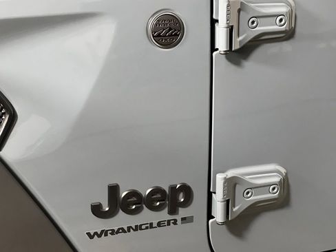 Used 2024 Jeep Wrangler Willys image 44