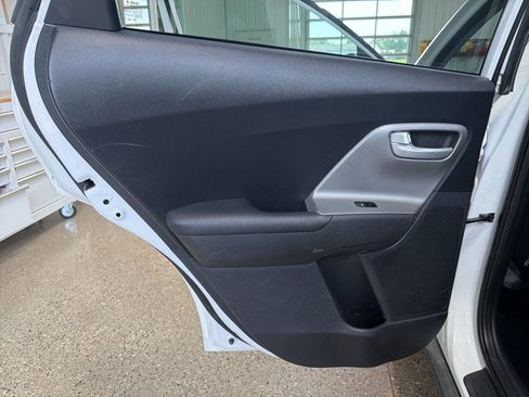 Used 2022 Kia Niro LX FWD image 21
