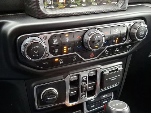 Certified 2022 Jeep Gladiator Overland w/ LED Lighting Group image 16