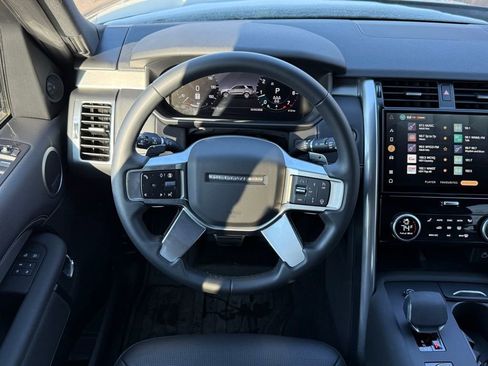 Certified 2025 Land Rover Discovery Dynamic SE image 18