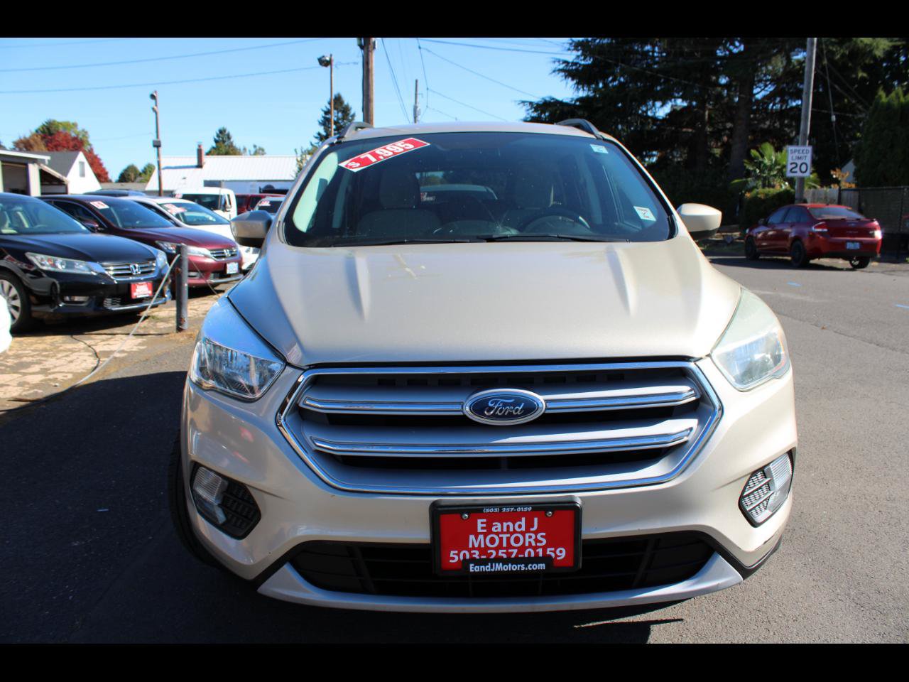 Used 2018 Ford Escape SE FWD image 2