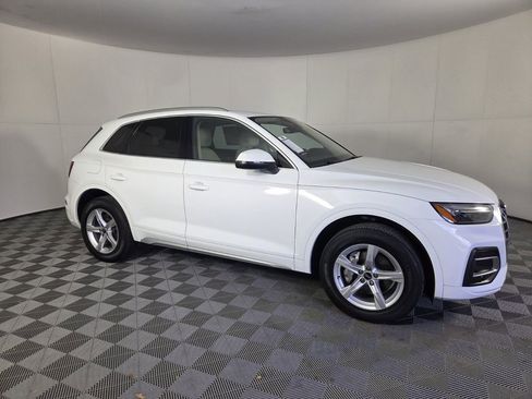 Used 2021 Audi Q5 Premium w/ Convenience Package image 4