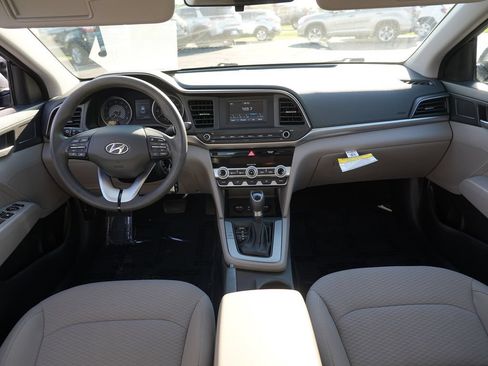 Used 2020 Hyundai Elantra SE FWD image 26