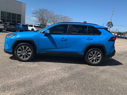 Used 2021 Toyota RAV4 XLE Premium image 6