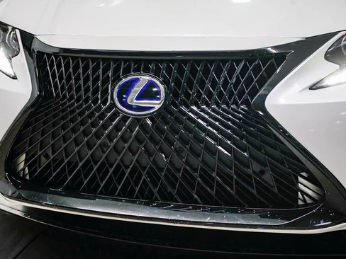 Used 2017 Lexus ES 300h w/ Luxury Package image 8