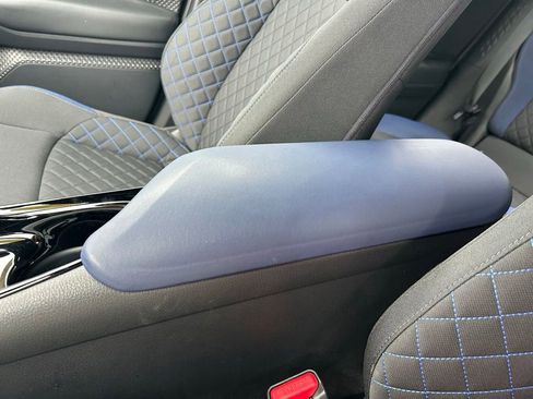 Used 2021 Toyota C-HR XLE FWD image 33