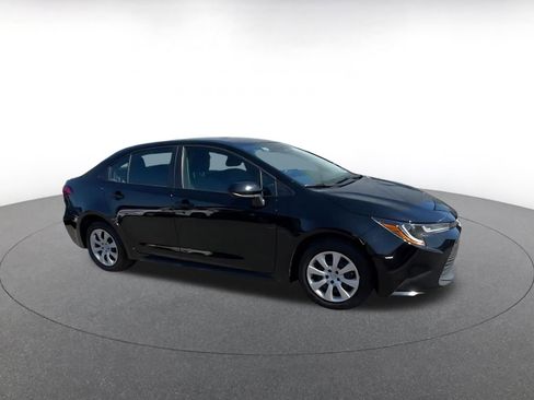 Used 2025 Toyota Corolla LE image 2