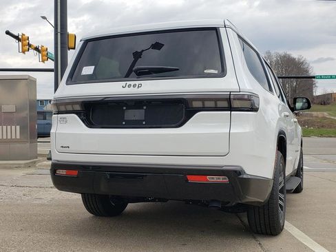 New 2026 Jeep Grand Wagoneer 4WD image 3