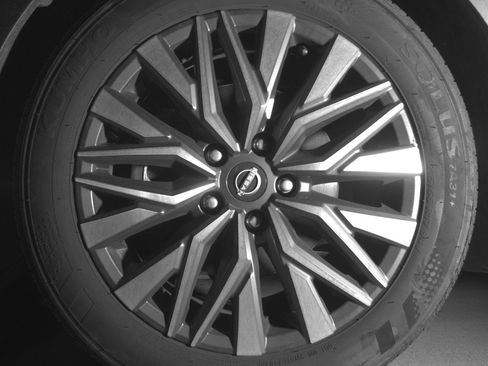 Used 2025 Nissan Altima 2.5 SV FWD image 12