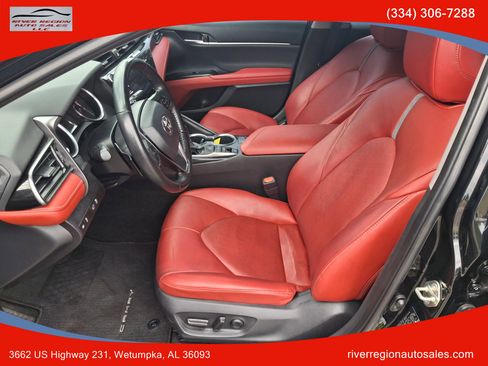 Used 2020 Toyota Camry XSE image 6