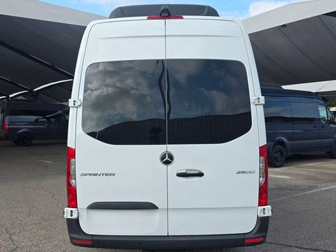 Used 2025 Mercedes-Benz Sprinter 2500 image 4