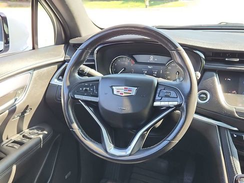 Certified 2023 Cadillac XT6 Luxury FWD image 17