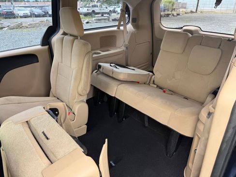 Used 2013 Dodge Grand Caravan American Value Package FWD image 9