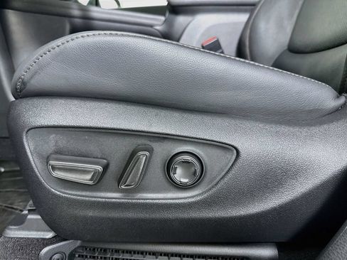 Used 2025 Toyota Sienna Platinum AWD/4WD image 21