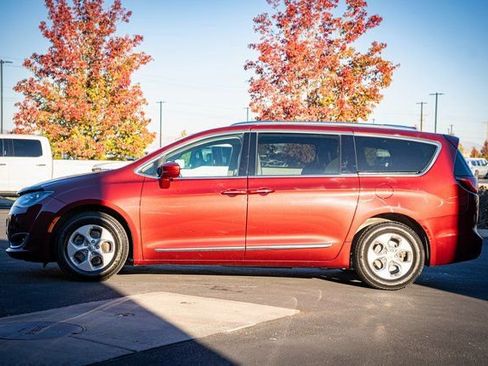 Used 2017 Chrysler Pacifica Touring-L Plus image 11