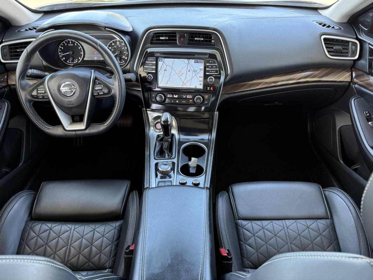 Used 2016 Nissan Maxima Platinum w/ Interior Lighting Package FWD image 14