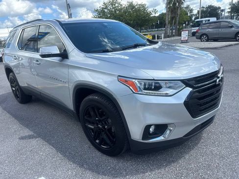 Used 2020 Chevrolet Traverse LT FWD image 3