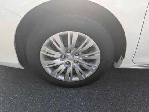 Used 2013 Toyota Camry LE image 14