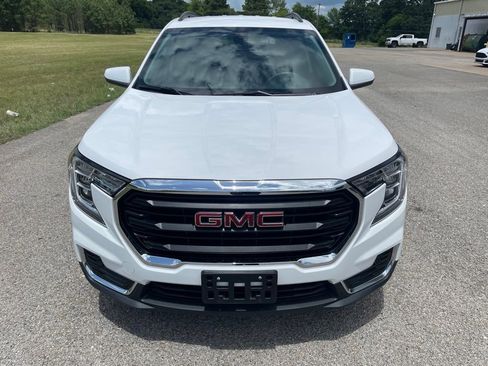 Used 2024 GMC Terrain SLE w/ Driver Convenience Package FWD image 8