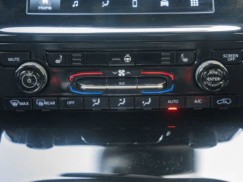 Used 2024 Jeep Grand Cherokee Altitude image 22