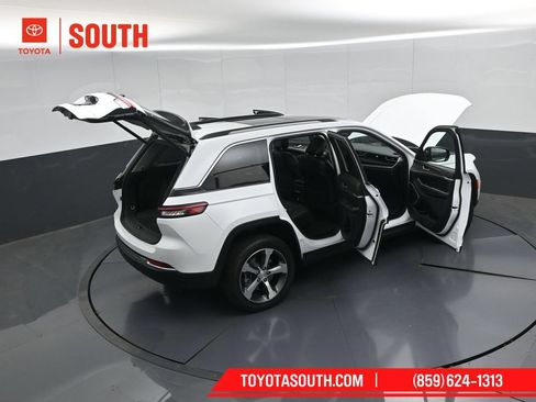Used 2022 Jeep Grand Cherokee Limited 4xe AWD/4WD image 55