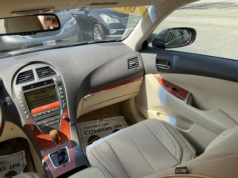 Used 2010 Lexus ES 350 w/ Preferred Accessory Package FWD image 17