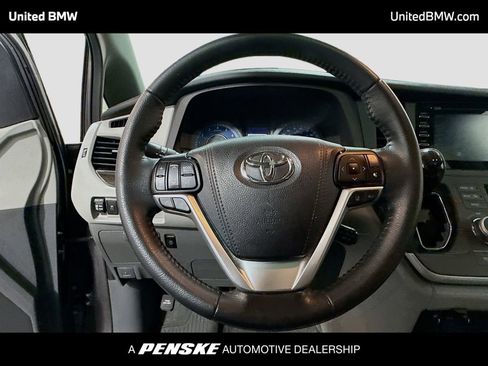 Used 2020 Toyota Sienna XLE image 6