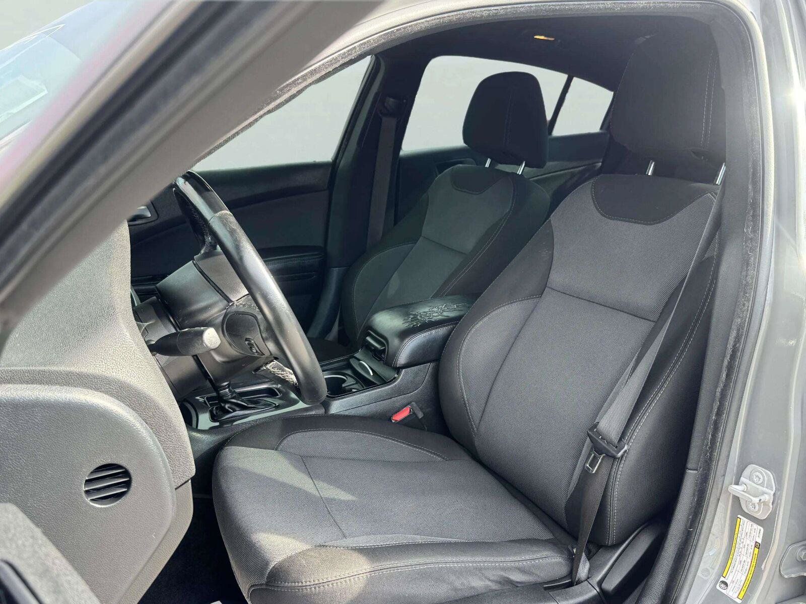 Used 2018 Dodge Charger SXT w/ Blacktop Package RWD image 19