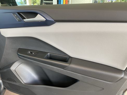Certified 2023 Volkswagen Taos SE FWD image 41