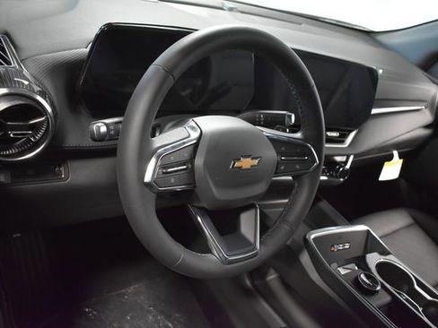 New 2026 Chevrolet Equinox LT w/ Convenience Package II FWD image 12