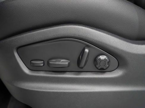 Certified 2025 Porsche Cayenne image 24