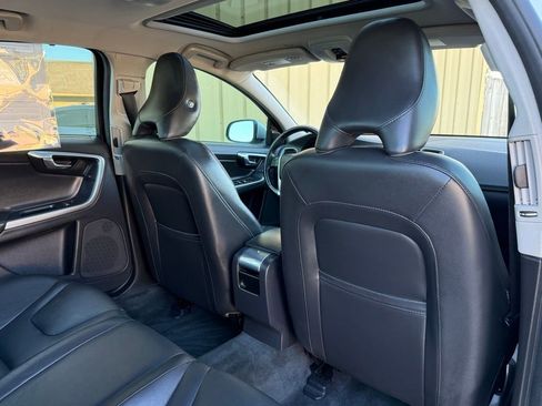 Used 2017 Volvo S60 T5 Inscription image 19