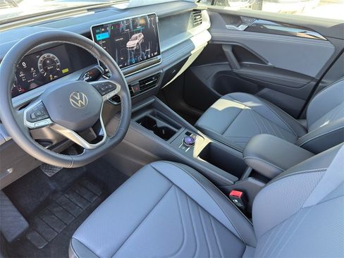 New 2026 Volkswagen Tiguan SE image 10