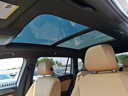 Certified 2023 Volkswagen Tiguan SE R-Line AWD/4WD image 18