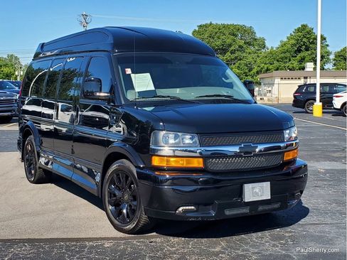 Used 2025 Chevrolet Express 2500 w/ Driver Convenience Package RWD image 9