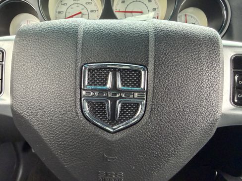 Used 2011 Dodge Challenger image 37