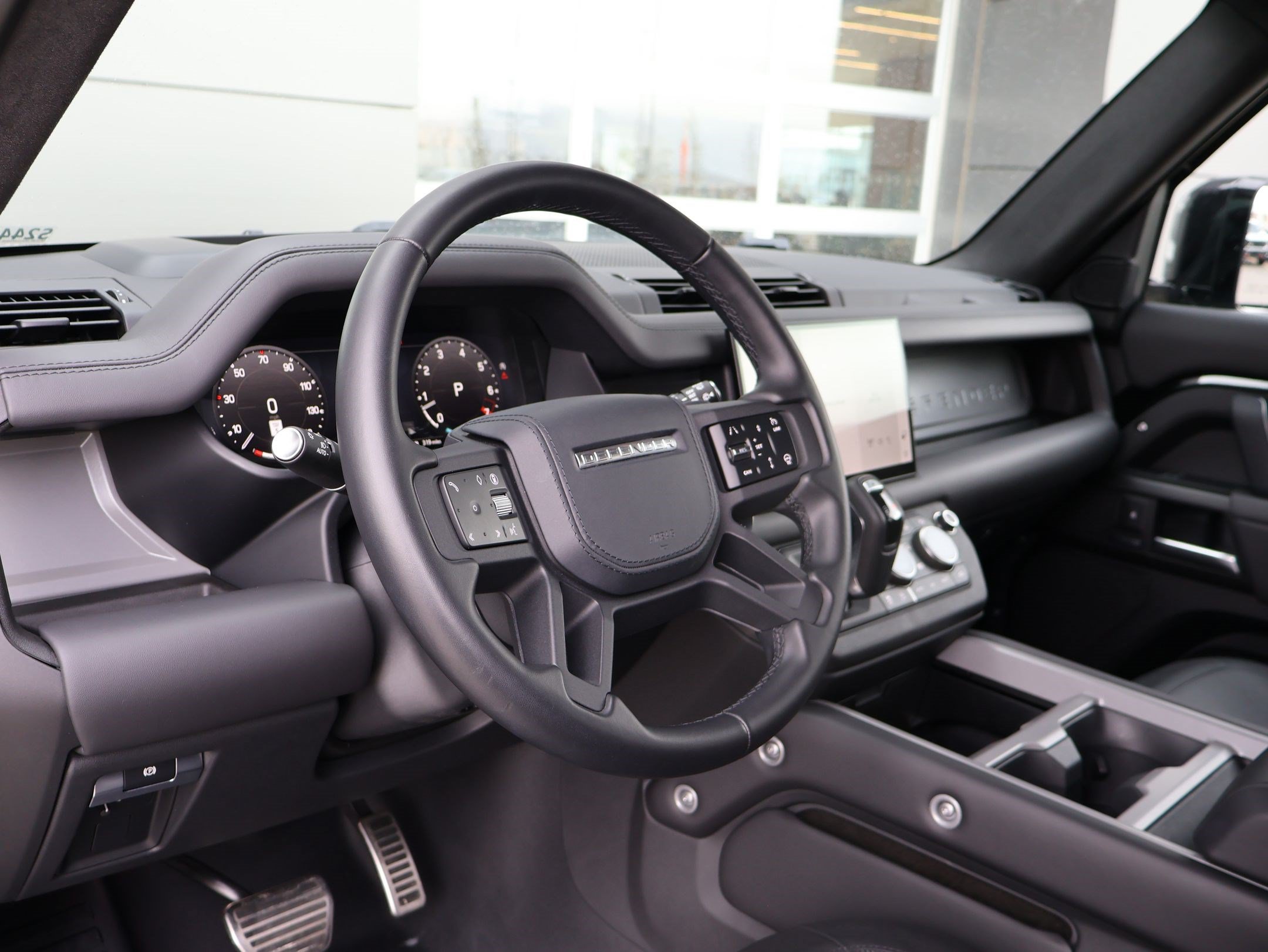 Used 2025 Land Rover Defender 110 V8 AWD/4WD image 14